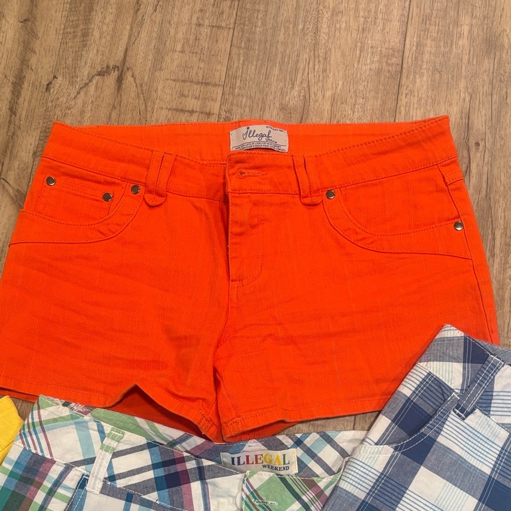 Set of 4 size 7 women’s illegal jeans / illegal weekend shorts. Get 4 for 1 - Picture 3 of 7